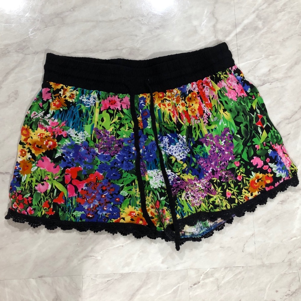FLORAL SHORTS 💕